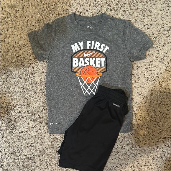 Nike Boys Set, Size 6 - Picture 1 of 3